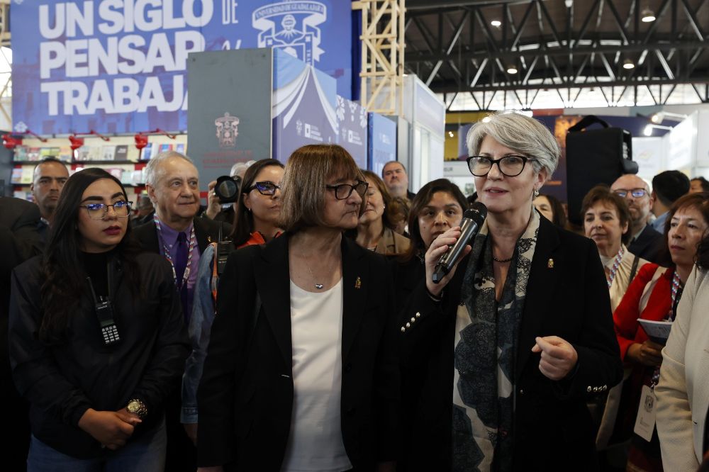 Luego de inaugurada la feria, la comitiva y las autoridades locales realizaron una visita y recorrido por el centro ferial.